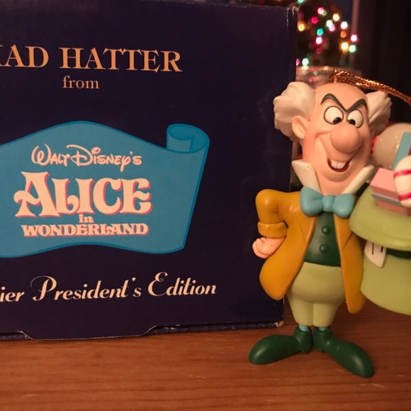 Walt Disney's Alice in wonderland Christmas collectable ornament(Mad Hatter) - Picture 2 of 4
